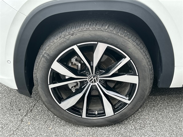 2025 Volkswagen Atlas Cross Sport SEL Premium R-Line photo 11