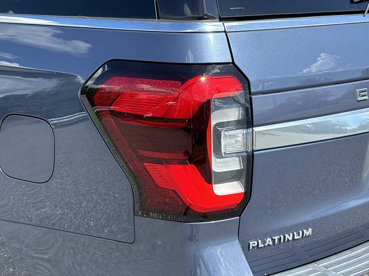 2022 Ford Expedition MAX Platinum photo 7