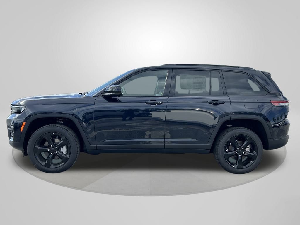 2025 Jeep Grand Cherokee Limited photo 3