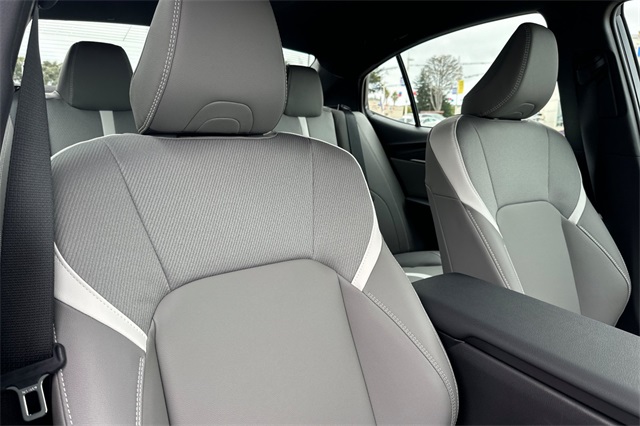 2025 Toyota Camry SE photo 18