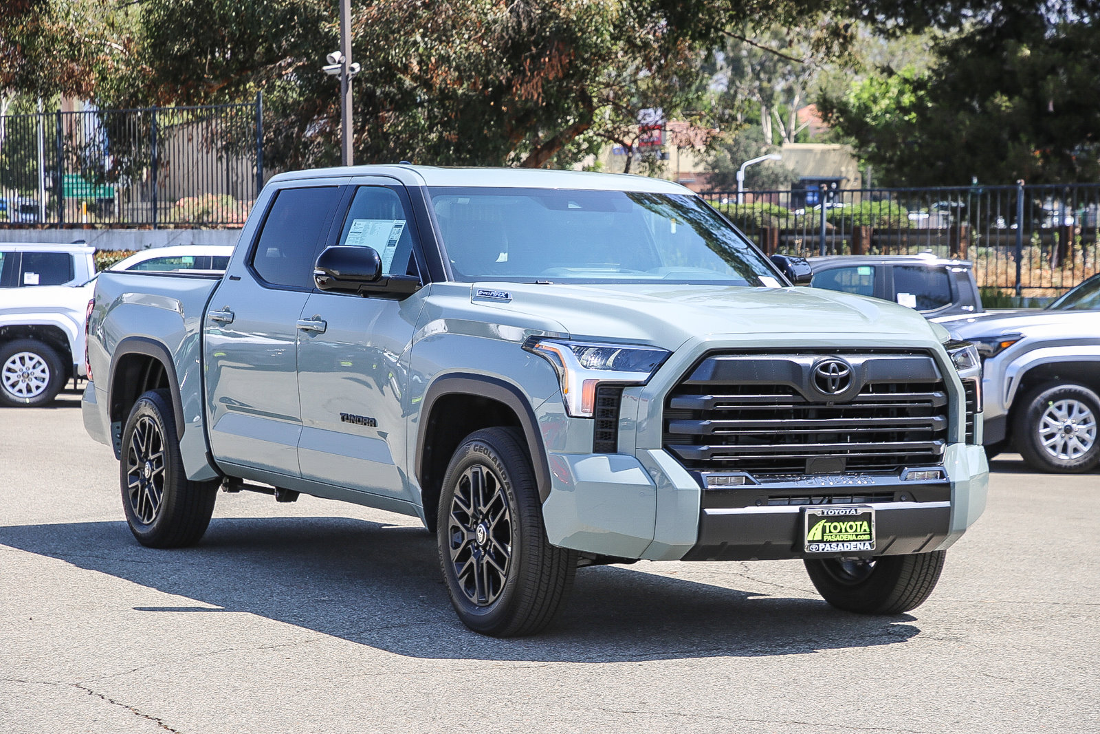 2025 Toyota Tundra Limited CrewMax photo 3