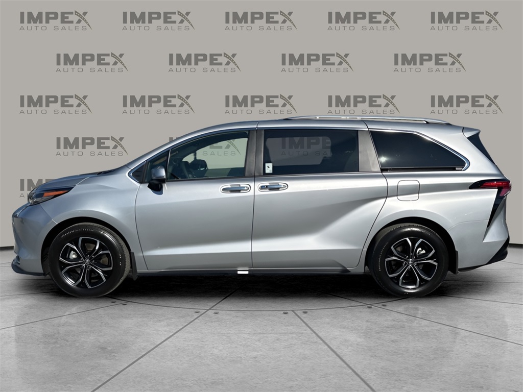 2025 Toyota Sienna Platinum photo 2