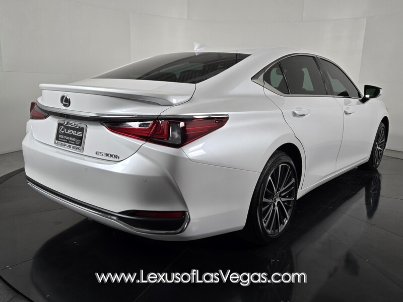 2025 Lexus ES 300h photo 4