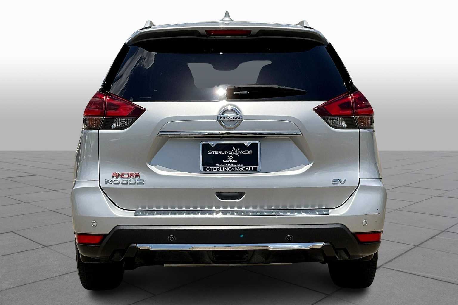 2019 Nissan Rogue SV photo 4