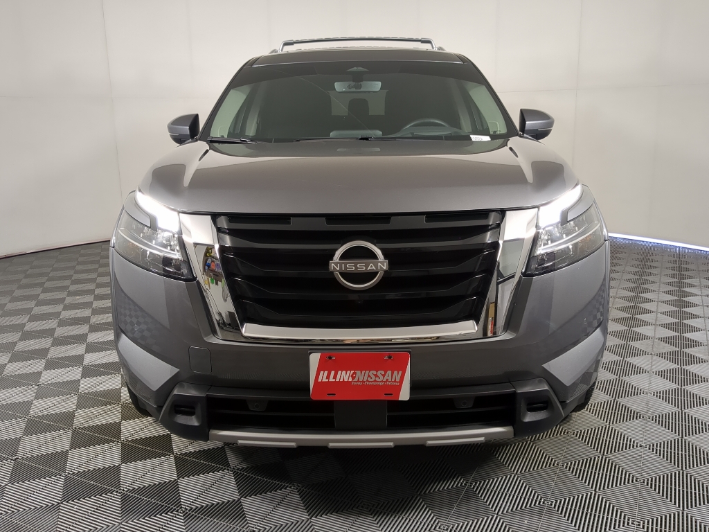 2023 Nissan Pathfinder Platinum photo 3