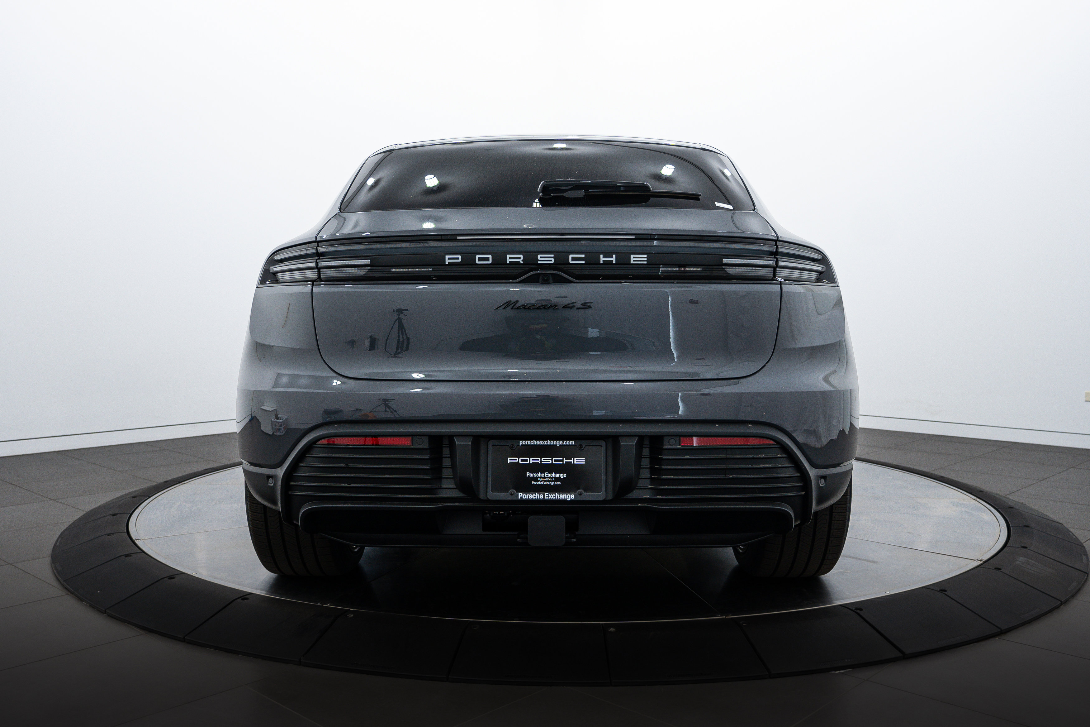 2025 Porsche Macan Electric photo 4