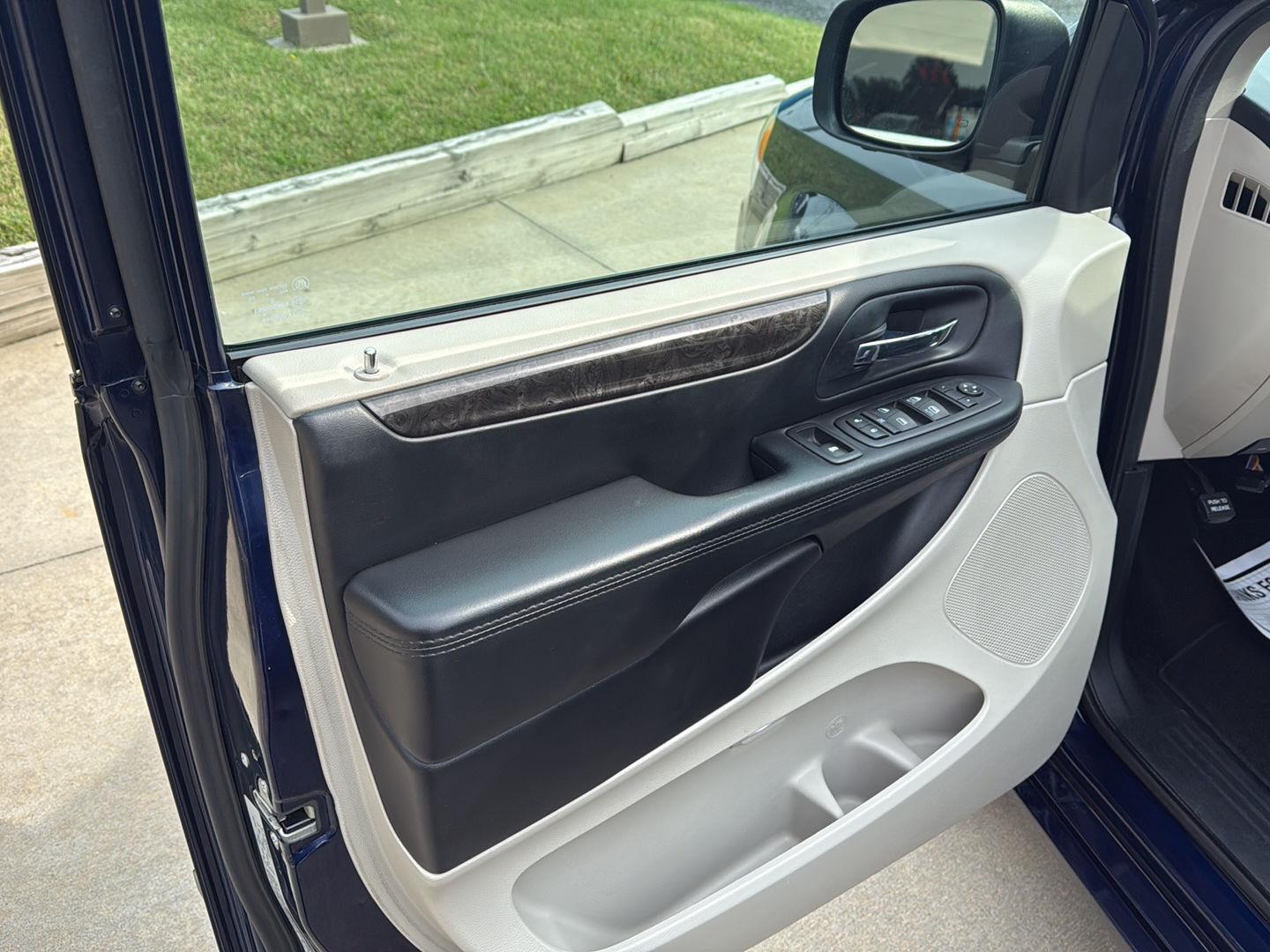 2016 Dodge Grand Caravan SE photo 7