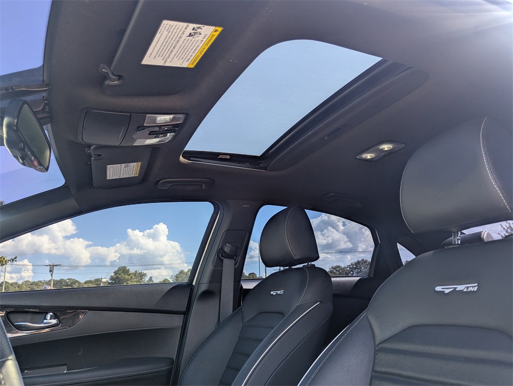2023 Kia Forte GT-Line photo 18