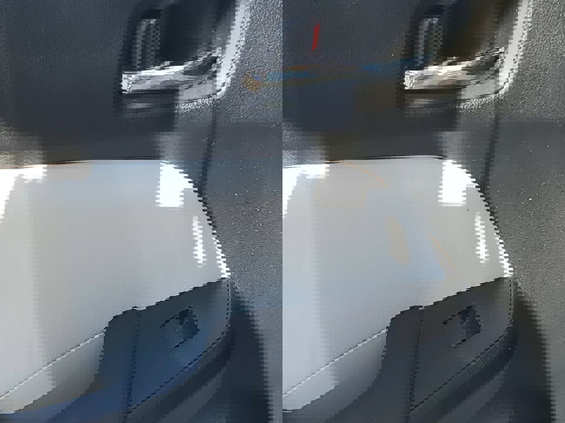 2022 Toyota Prius L photo 36