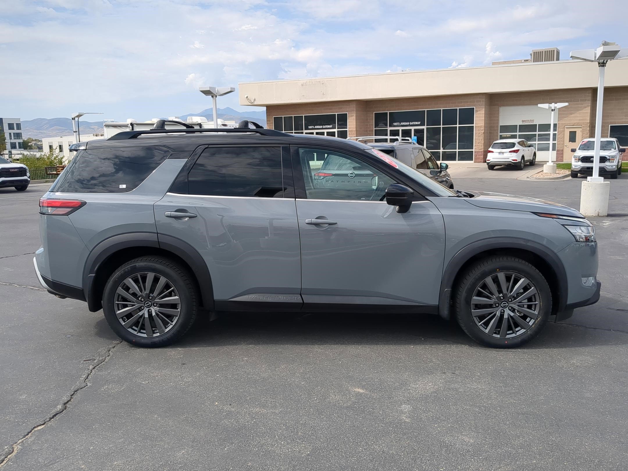 2022 Nissan Pathfinder SL photo 6