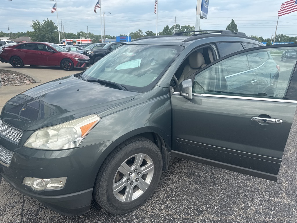Used 2011 Chevrolet Traverse 2LT with VIN 1GNKRJED8BJ373355 for sale in Kansas City