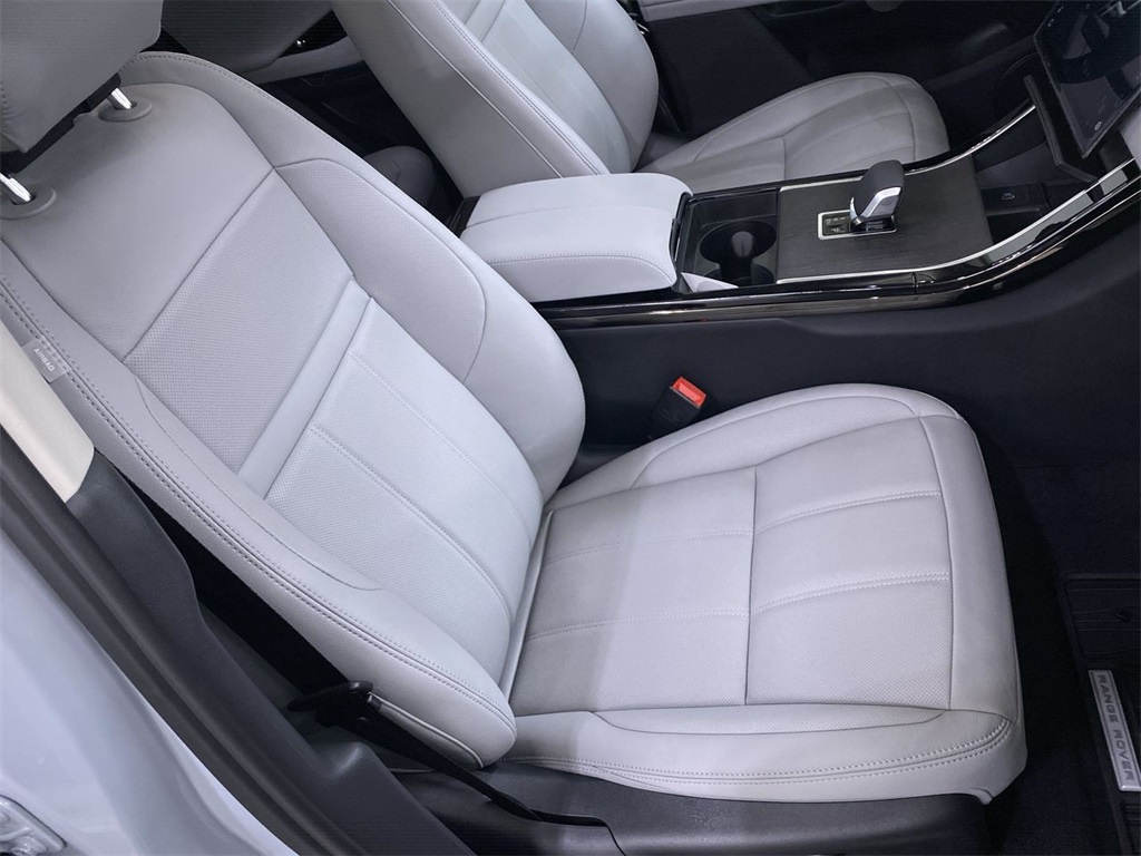 2025 Land Rover Range Rover S photo 25