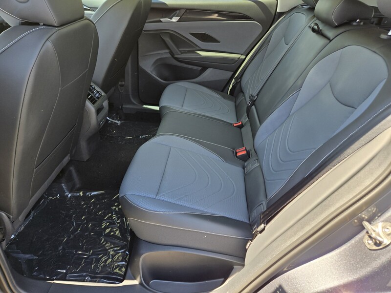 2025 Volkswagen Tiguan SE photo 4