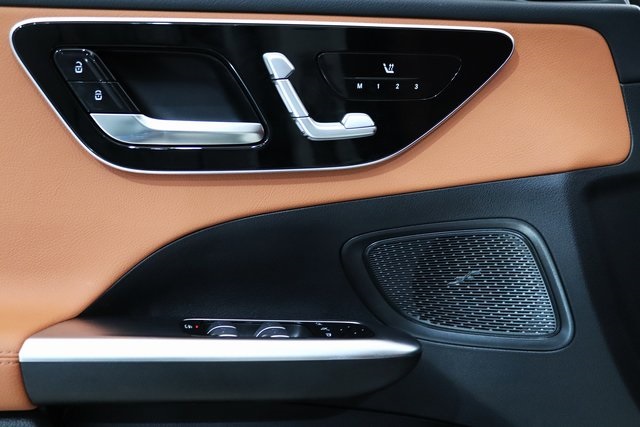 2025 Mercedes Benz C 300 4MATIC photo 2