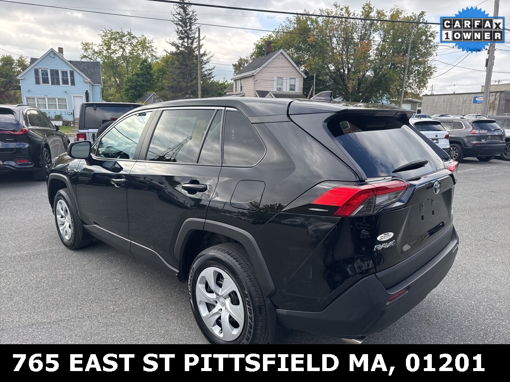 2024 Toyota RAV4 LE photo 3