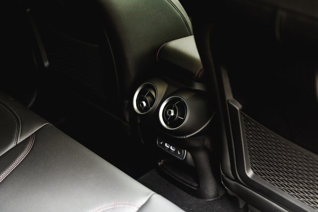 2025 Alfa Romeo Stelvio Tributo Italiano photo 24