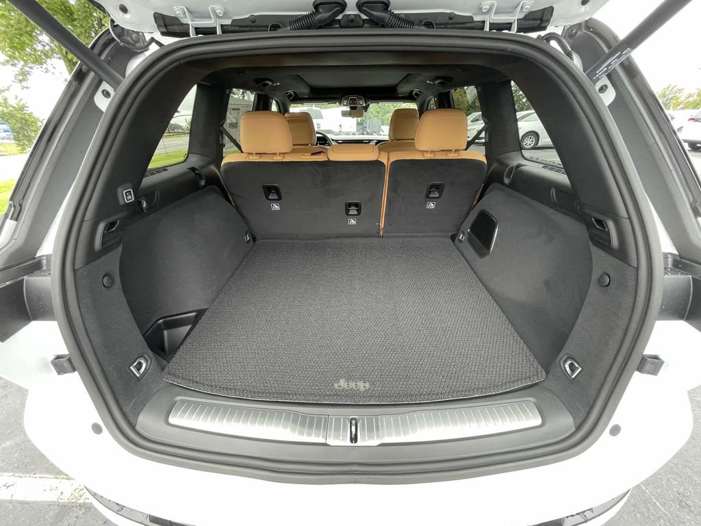 2025 Jeep Grand Cherokee Summit Reserve photo 24