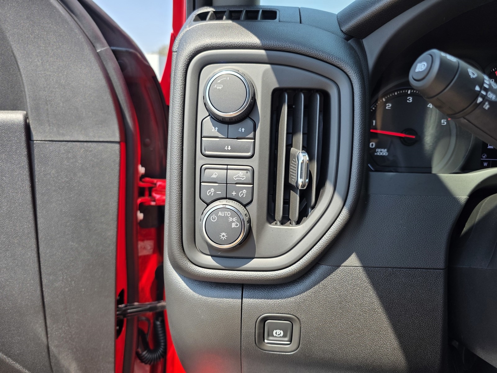 2025 Chevrolet Silverado 2500HD Custom photo 34