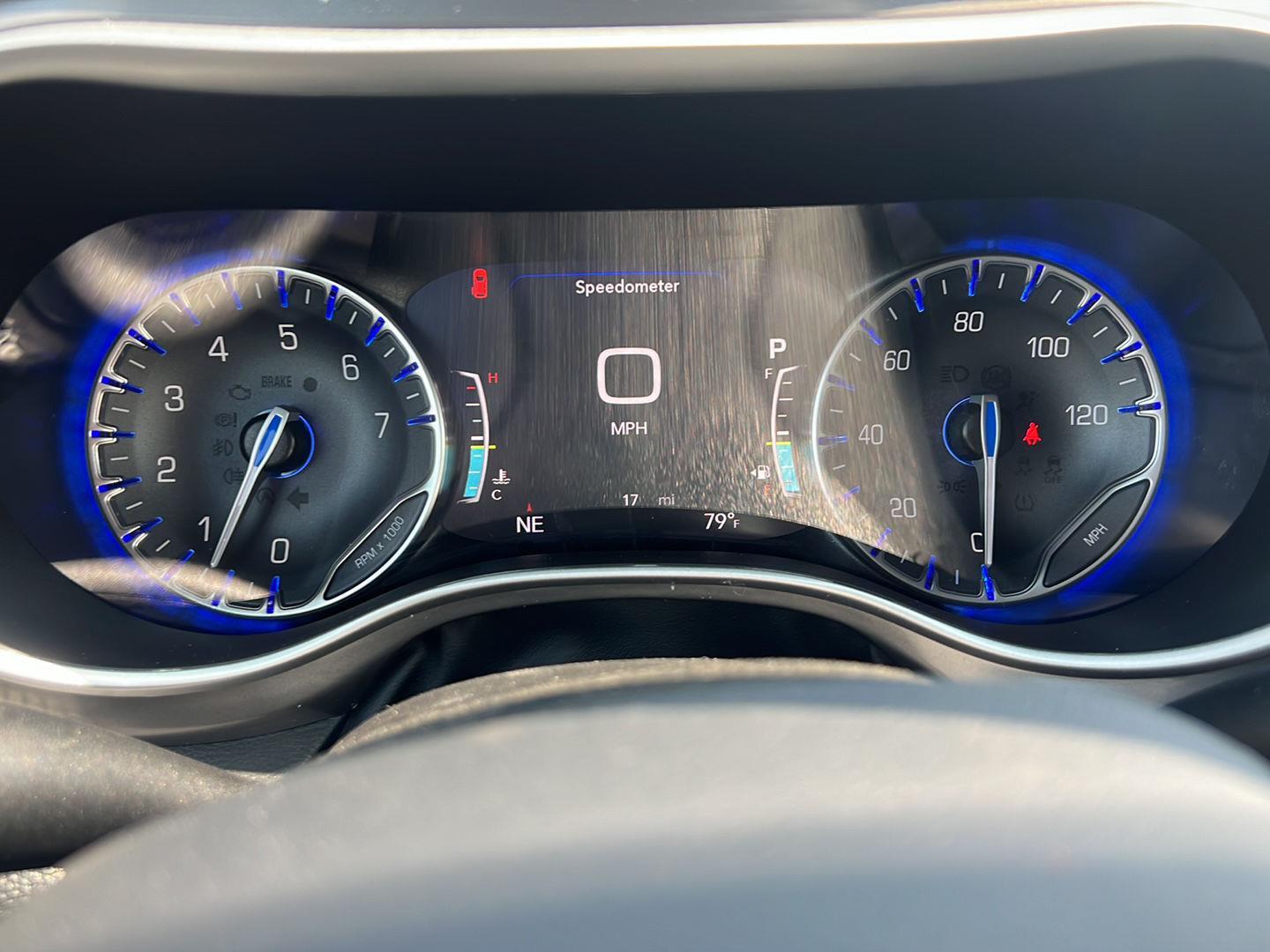 2025 Chrysler Pacifica photo 14