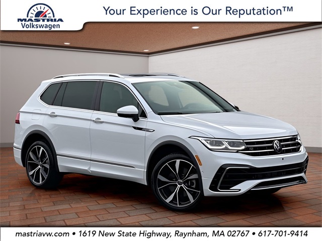 2024 Volkswagen Tiguan SEL R-LINE's photo