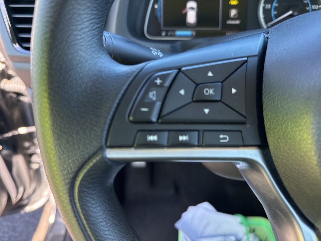 2024 Nissan Leaf S photo 11