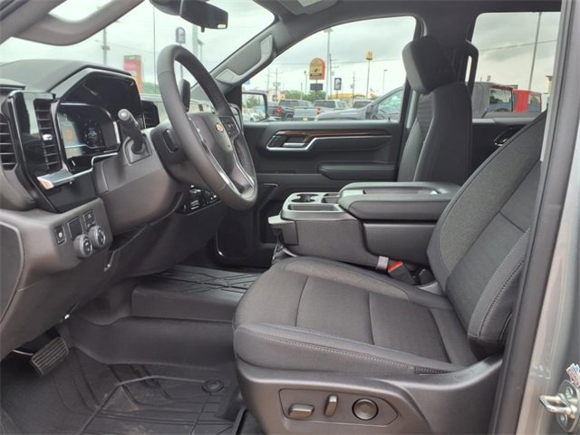 2025 Chevrolet Silverado 1500 LT photo 12