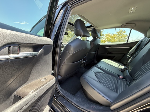 2021 Toyota Camry Hybrid SE photo 11