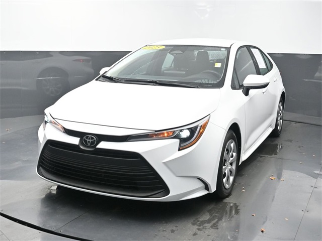 2025 Toyota Corolla LE's photo