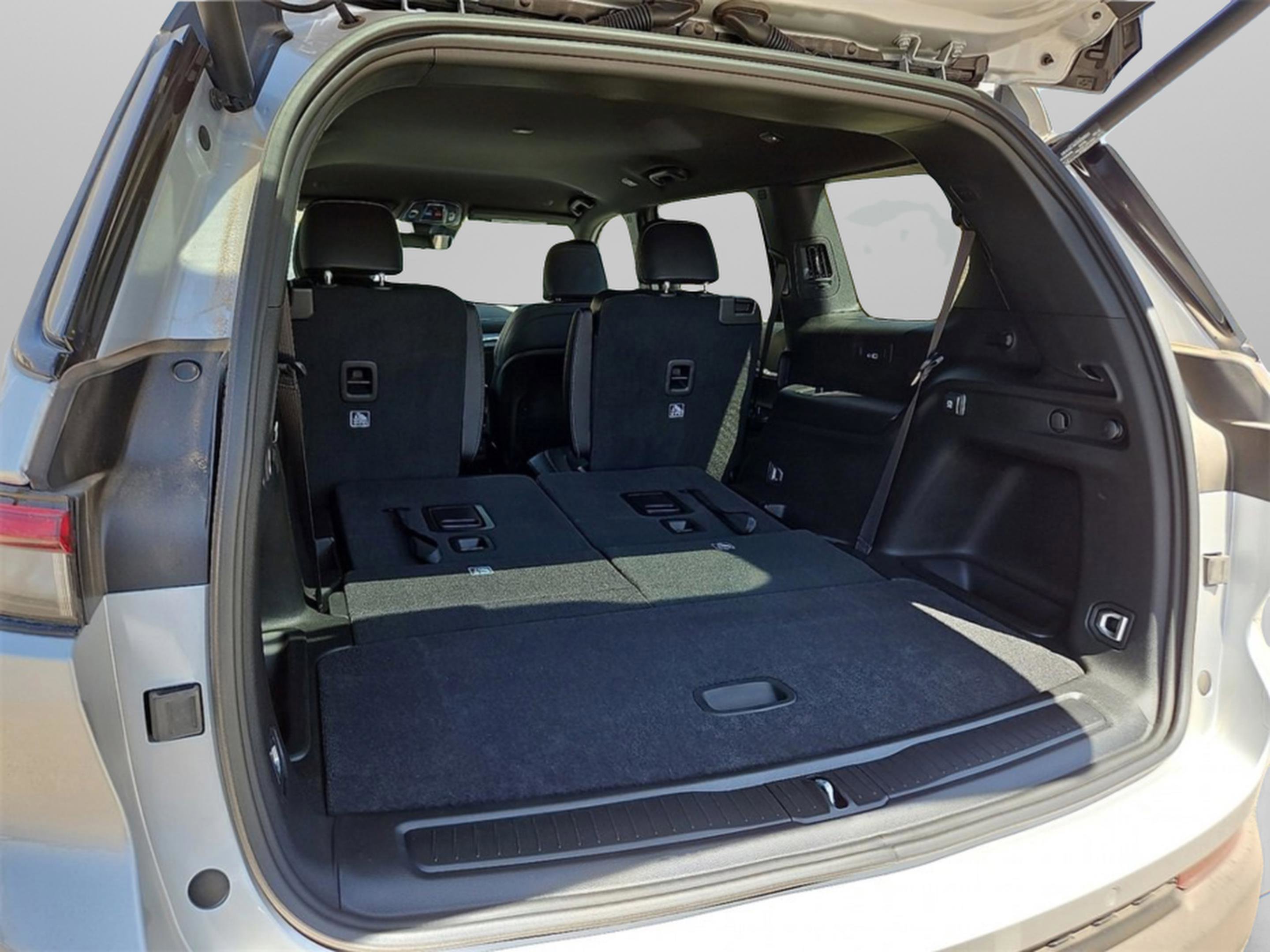 2025 Jeep Grand Cherokee Limited photo 8