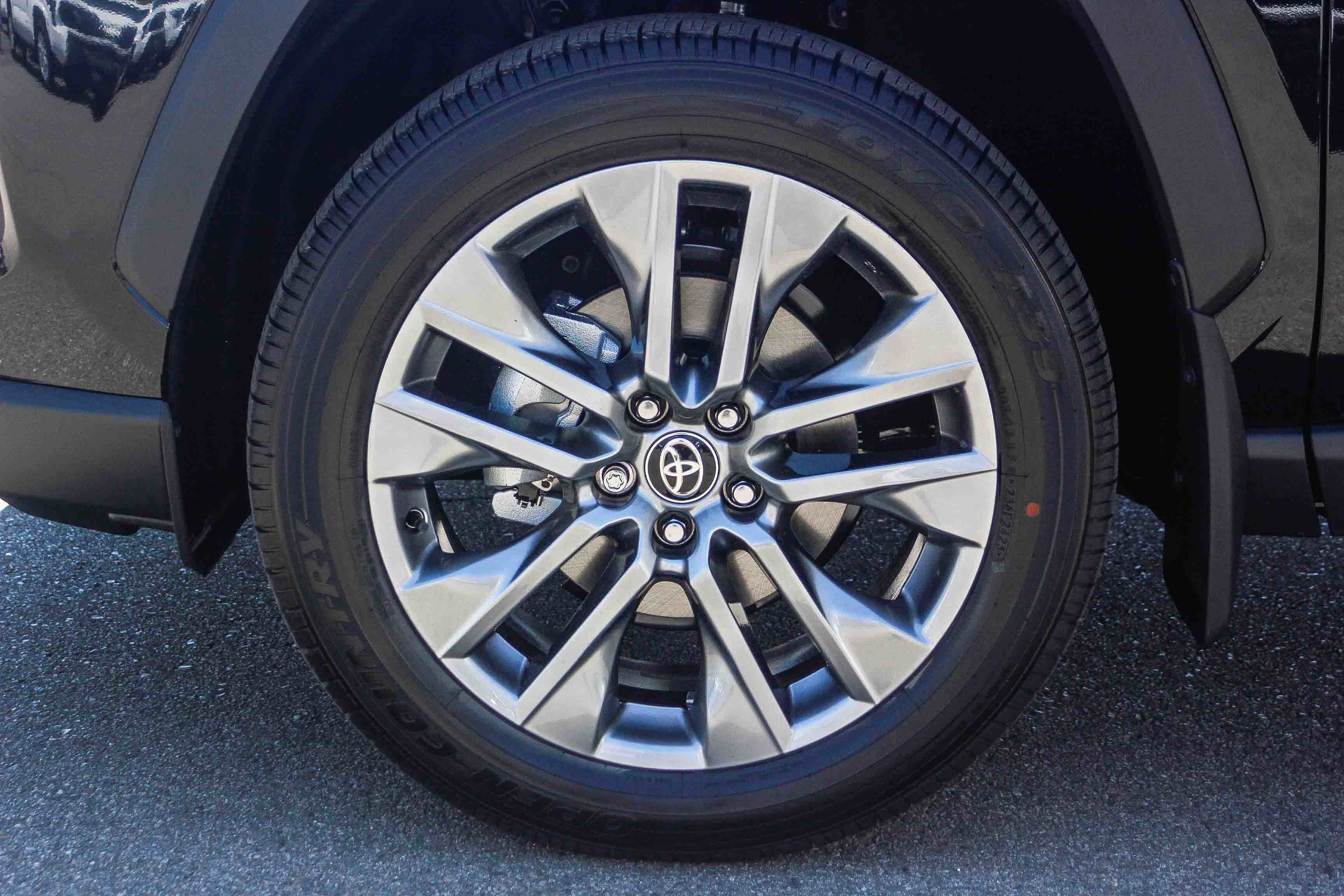 2025 Toyota RAV4 XLE Premium photo 10
