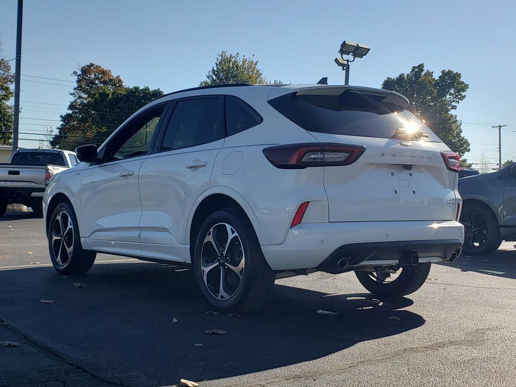 2023 Ford Escape ST-Line Select photo 4