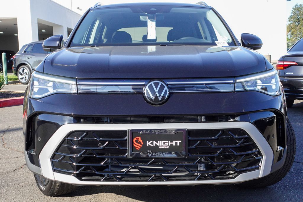 2025 Volkswagen Taos SEL photo 3