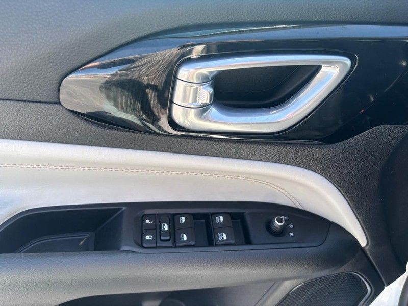 2022 Jeep Compass Limited photo 9