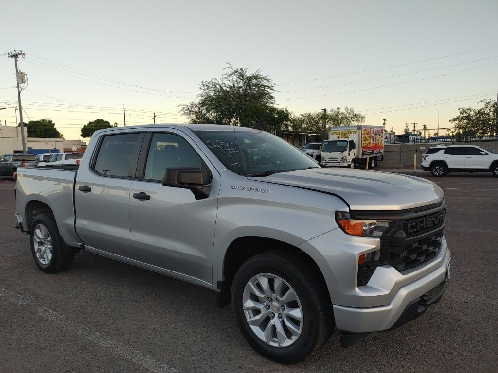 2022 Chevrolet Silverado 1500 Custom photo 2