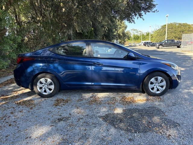 2016 Hyundai Elantra SE photo 2