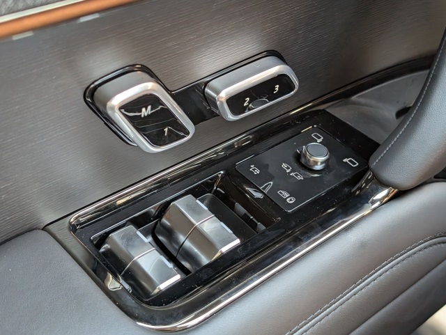 2025 Land Rover Range Rover Sport SE photo 19
