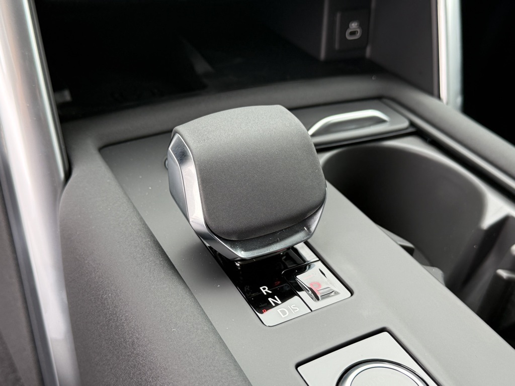 2025 Land Rover Discovery SE photo 19