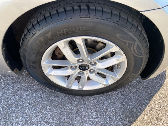 2011 Kia Optima LX photo 27