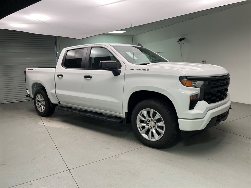 2025 Chevrolet Silverado 1500 Custom photo 2
