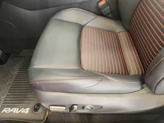 2025 Toyota RAV4 Hybrid XSE photo 10