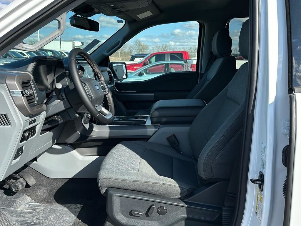 2025 Ford F-150 XLT photo 11