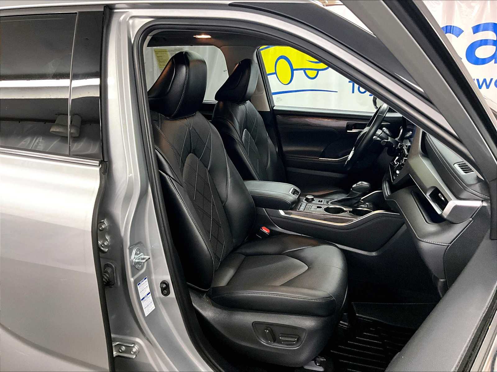 2021 Toyota Highlander Platinum photo 9
