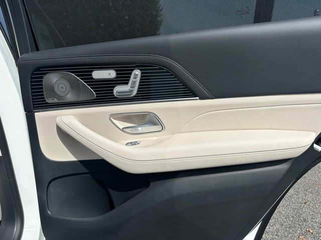 2026 Mercedes Benz GLS 450 4MATIC photo 21