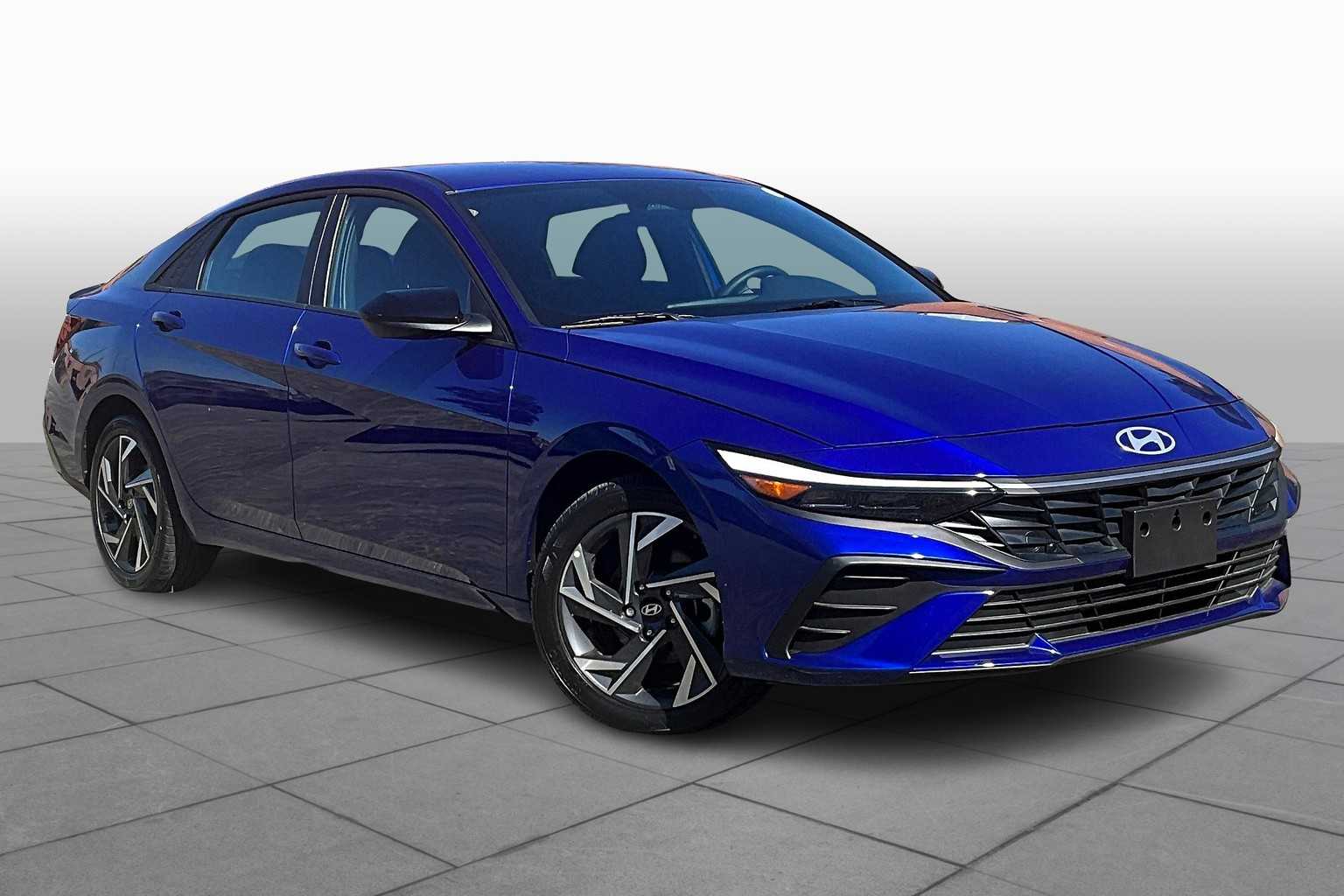 2025 Hyundai Elantra SEL Sport photo 2