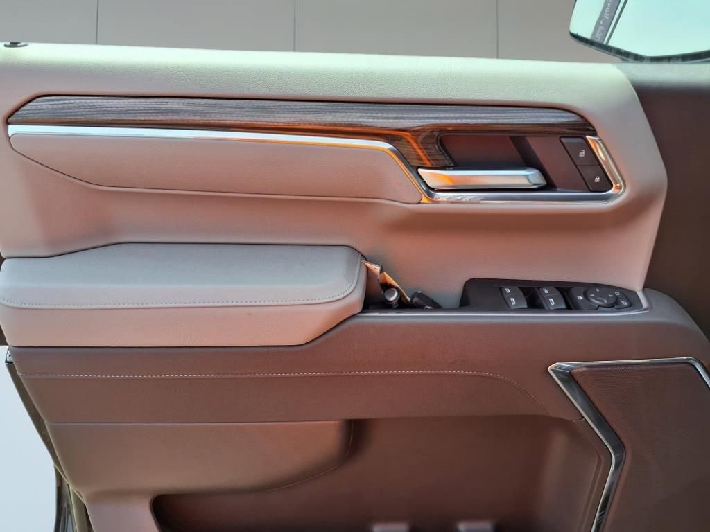 2025 Chevrolet Silverado 1500 LT photo 13
