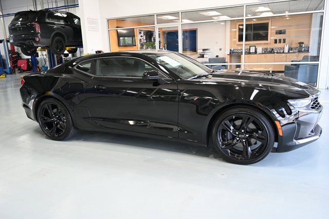2024 Chevrolet Camaro LT1 photo 5