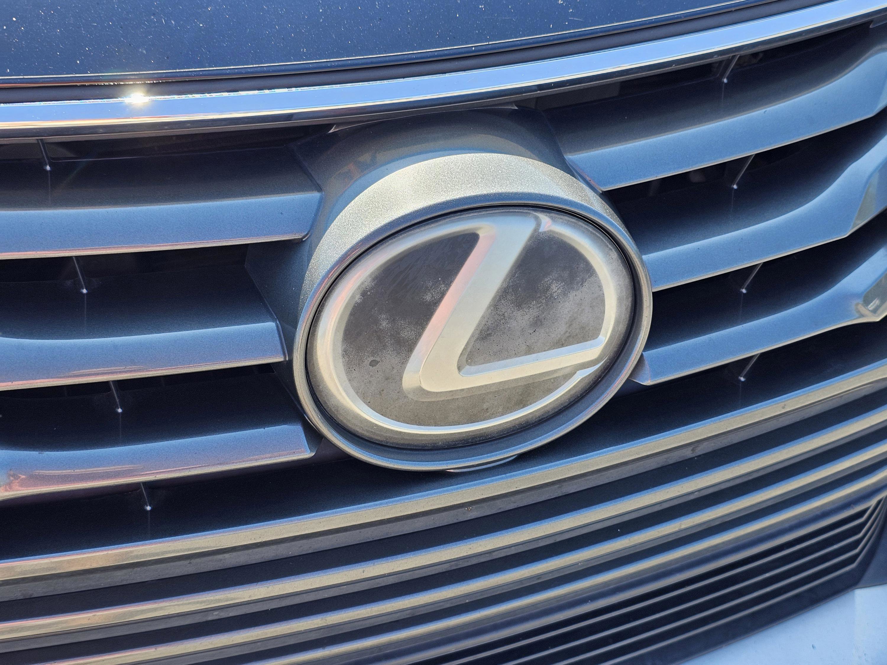 2017 Lexus IS 200t photo 3