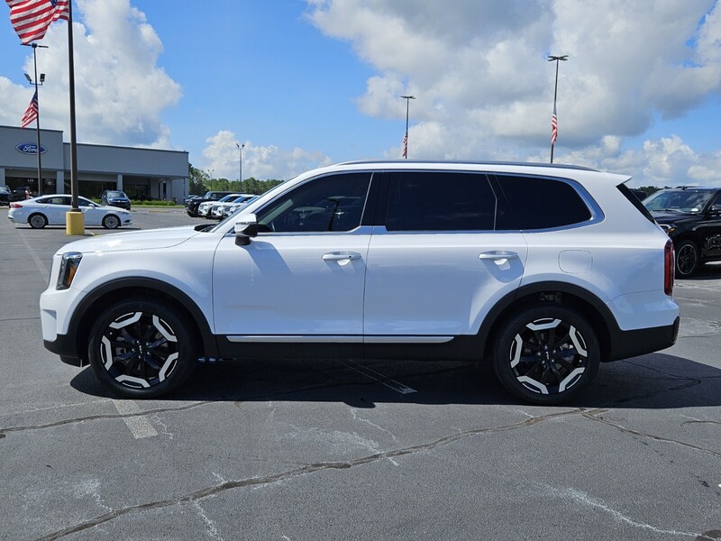 2025 Kia Telluride S photo 3
