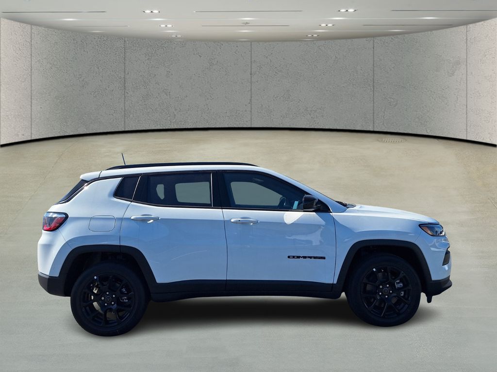 2026 Jeep Compass Latitude photo 4