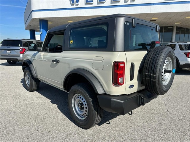 2025 Ford Bronco Base photo 3